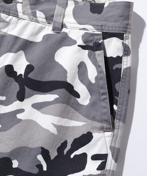 カーゴパンツ WIDE CARGO SHORTS WHITE CAMO Dickies（ディッキーズ）の「XLARGE×Dickies CAMO CARGO SHORTS