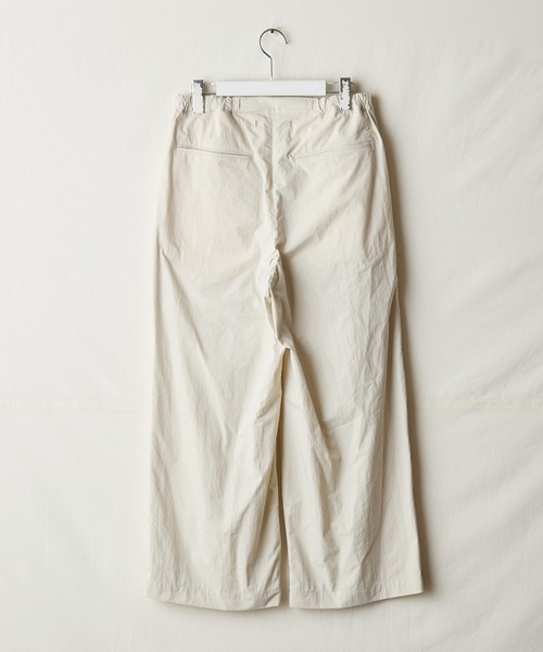 suzuki takayuki(スズキタカユキ)の「easy pants(チノパンツ・メンズ・ベージュ/アイボリー/ブラック・01/02)」の4枚目の写真
