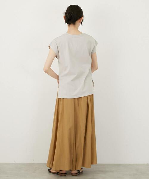 MELROSE claire(メルローズ クレール)の「ロゴノースリーブTシャツ(Tシャツ/カットソー・レディース・グレイッシュベージュ/ブラック/ホワイト・FREE)」の11枚目の写真