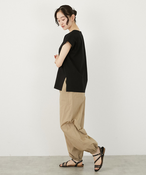 MELROSE claire(メルローズ クレール)の「ロゴノースリーブTシャツ(Tシャツ/カットソー・レディース・グレイッシュベージュ/ブラック/ホワイト・FREE)」の7枚目の写真