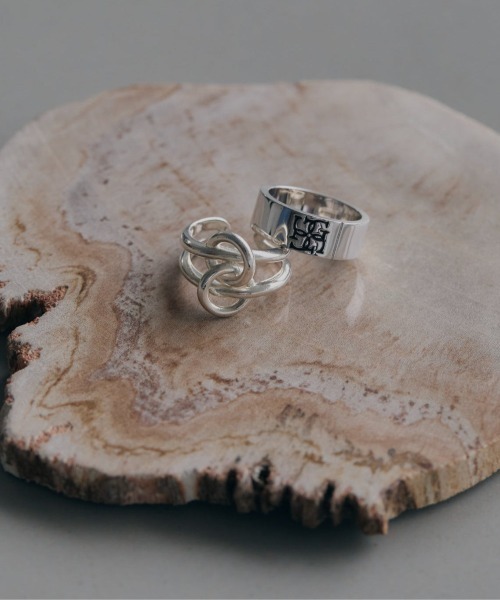 GRAiL(accessories)（グレイル（アクセサリー））の「Cross logo ring【BLACK logo】（リング・メンズ・シルバー・ONE SIZE）」の9枚目の写真