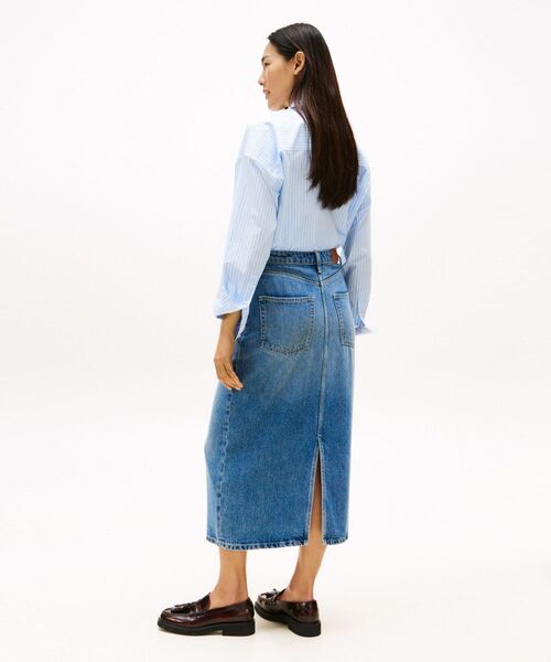 TOMMY HILFIGER（トミーヒルフィガー）の「デニムミディハイウエストスカート（スカート・レディース・ブルー・36inch/32inch/34inch）」の4枚目の写真