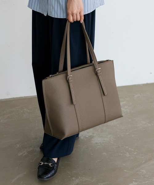 VitaFelice（ヴィータフェリーチェ）の「ベルトハンドルトートバッグ ステッチ A4 通勤トート（トートバッグ・レディース・ベージュ系/ブラック×ホワイト/ブラック・FREE）」の3枚目の写真