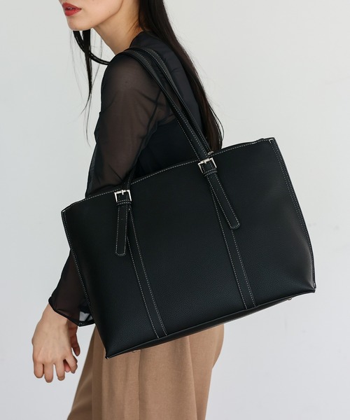 VitaFelice（ヴィータフェリーチェ）の「ベルトハンドルトートバッグ ステッチ A4 通勤トート（トートバッグ・レディース・ベージュ系/ブラック×ホワイト/ブラック・FREE）」の2枚目の写真