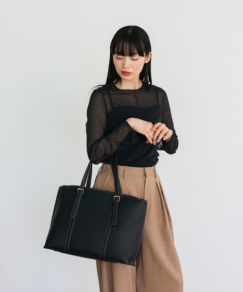 VitaFelice（ヴィータフェリーチェ）の「ベルトハンドルトートバッグ ステッチ A4 通勤トート（トートバッグ・レディース・ベージュ系/ブラック×ホワイト/ブラック・FREE）」の9枚目の写真