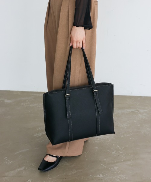 VitaFelice（ヴィータフェリーチェ）の「ベルトハンドルトートバッグ ステッチ A4 通勤トート（トートバッグ・レディース・ベージュ系/ブラック×ホワイト/ブラック・FREE）」の4枚目の写真