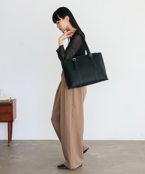 VitaFelice（ヴィータフェリーチェ）の「ベルトハンドルトートバッグ ステッチ A4 通勤トート（トートバッグ・レディース・ベージュ系/ブラック×ホワイト/ブラック・FREE）」の12枚目の写真