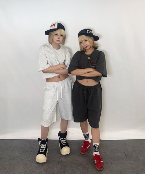ATMARK（アットマーク）の「《2サイズ展開　/　UNISEX　》ATMARK トライバル クラウンロゴ Tee Tシャツ　セットアップ可能（Tシャツ/カットソー・レディース・ホワイト/チャコールグレー・MEDIUM/LARGE）」の5枚目の写真