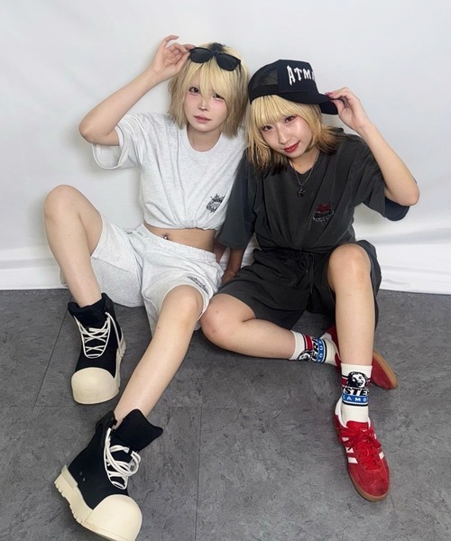ATMARK（アットマーク）の「《2サイズ展開　/　UNISEX　》ATMARK トライバル クラウンロゴ Tee Tシャツ　セットアップ可能（Tシャツ/カットソー・レディース・ホワイト/チャコールグレー・MEDIUM/LARGE）」の7枚目の写真
