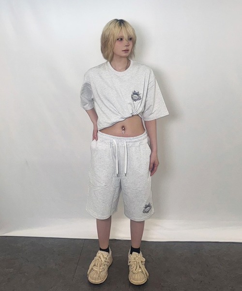 ATMARK（アットマーク）の「《2サイズ展開　/　UNISEX　》ATMARK トライバル クラウンロゴ Tee Tシャツ　セットアップ可能（Tシャツ/カットソー・レディース・ホワイト/チャコールグレー・MEDIUM/LARGE）」の8枚目の写真