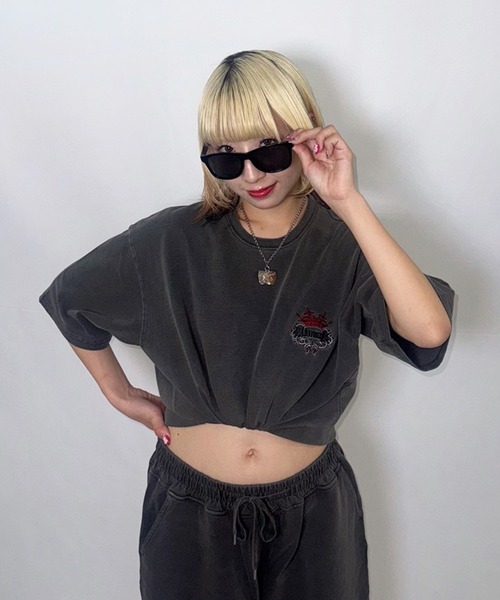 ATMARK（アットマーク）の「《2サイズ展開　/　UNISEX　》ATMARK トライバル クラウンロゴ Tee Tシャツ　セットアップ可能（Tシャツ/カットソー・レディース・ホワイト/チャコールグレー・MEDIUM/LARGE）」の11枚目の写真