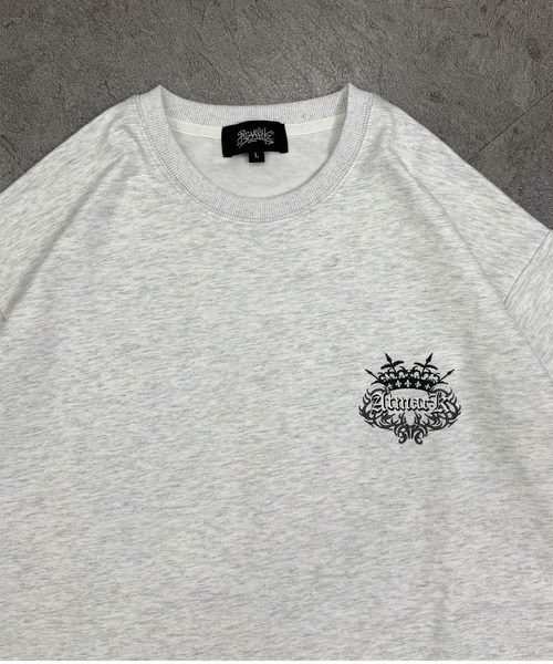 ATMARK（アットマーク）の「《2サイズ展開　/　UNISEX　》ATMARK トライバル クラウンロゴ Tee Tシャツ　セットアップ可能（Tシャツ/カットソー・レディース・ホワイト/チャコールグレー・MEDIUM/LARGE）」の21枚目の写真