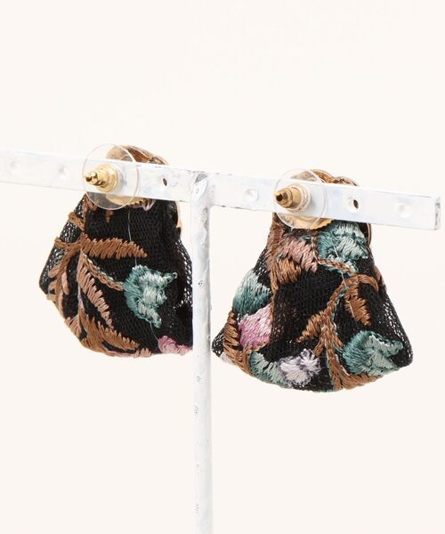 tone(トーン)の「【Lily accessory】インド刺繡ピアス(MA)(ピアス(両耳用)・レディース・ブラック・FREE)」の2枚目の写真
