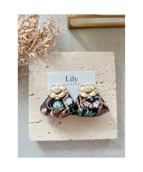 tone(トーン)の「【Lily accessory】インド刺繡ピアス(MA)(ピアス(両耳用)・レディース・ブラック・FREE)」の1枚目の写真