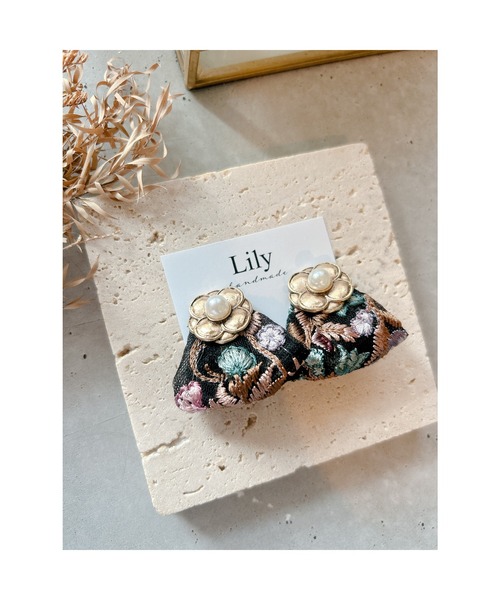 tone(トーン)の「【Lily accessory】インド刺繡ピアス(MA)(ピアス(両耳用)・レディース・ブラック・FREE)」の5枚目の写真