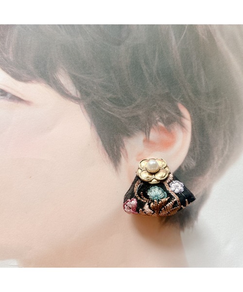 tone(トーン)の「【Lily accessory】インド刺繡ピアス(MA)(ピアス(両耳用)・レディース・ブラック・FREE)」の4枚目の写真