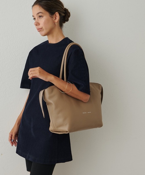 【超美品】イアクッチ　エーラ　CERVO トートバッグ　ロゴ　A4収納 シボ革 超美品】イアクッチ エーラ CERVO トートバッグ ロゴ A4収納 シボ革 超