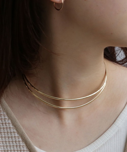 colleca la（コレカラ）の「アシンメトリーダブルライン メタルチョーカー/ネックカフ（チョーカー・レディース・ゴールド/シルバー・FREE）」の5枚目の写真