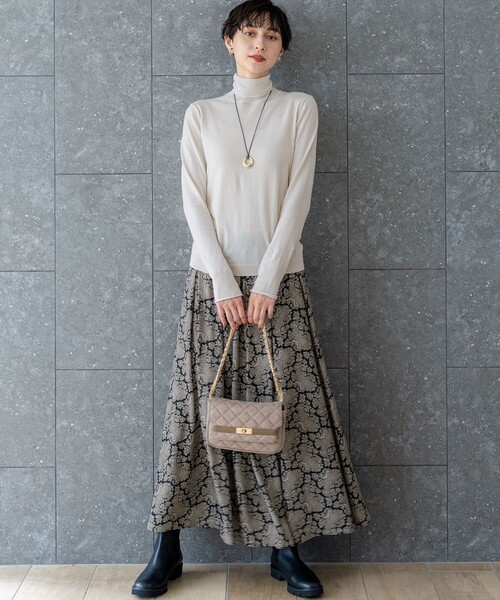 23区 L(ニジュウサンクオオキイサイズ)の「【CLASSY.掲載/洗える】スムージーコットン タートルネック ニット(ニット/セーター・レディース・ホワイト系/ホワイト系1/ベージュ系/ブラック系・46/48/44)」の22枚目の写真