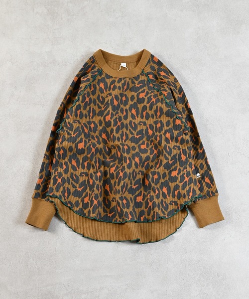 MARKEY'S（マーキーズ）の「総柄ワッフルメローカットソー（Tシャツ/カットソー・キッズ・レッド系その他/ブラウン系その他/杢グレー/ブラック系その他・150/140/130/120/110/100/90/80）」の3枚目の写真