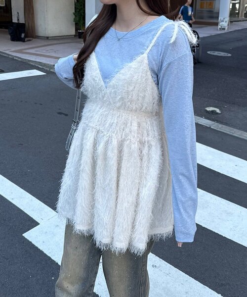 continuer de NICE CLAUP(コンティニューデナイスクラップ)の「もしゃもしゃキャミ(シャツ/ブラウス・レディース・ブラック/アイボリー/ライトブルーグレー・FREE)」の2枚目の写真