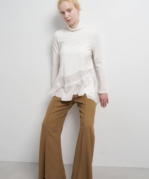 LANVIN en Bleu(ランバンオンブルー)の「アシンメトリーヘムタートル(Tシャツ/カットソー・レディース・ブラック/オフホワイト・38)」の2枚目の写真