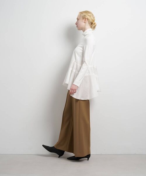 LANVIN en Bleu(ランバンオンブルー)の「アシンメトリーヘムタートル(Tシャツ/カットソー・レディース・ブラック/オフホワイト・38)」の3枚目の写真