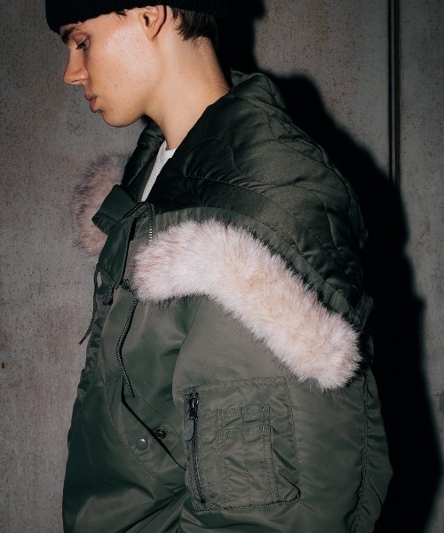 WILD THINGS（ワイルドシングス）の「【別注】WILD THINGS / N-2B Flight Jacket（ブルゾン・メンズ・ブラック/オリーブ・MEDIUM/SMALL/X-LARGE/LARGE）」の2枚目の写真