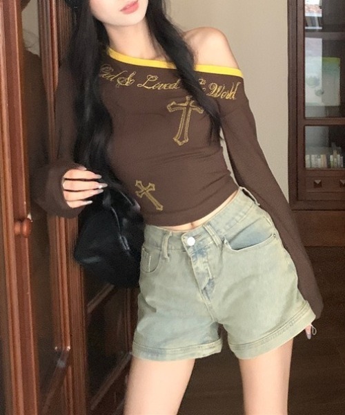 lilful（リルフル）の「ワンショルパイピング ショート丈 クロスモチーフラインストーンロンT（Tシャツ/カットソー・レディース・ブラウン/ネイビー・M/S）」の18枚目の写真
