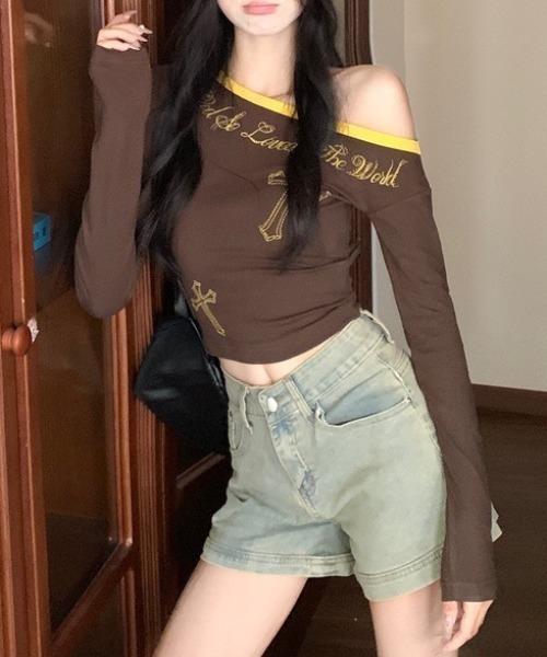 lilful（リルフル）の「ワンショルパイピング ショート丈 クロスモチーフラインストーンロンT（Tシャツ/カットソー・レディース・ブラウン/ネイビー・M/S）」の21枚目の写真