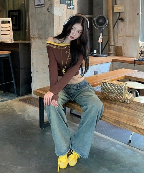 lilful（リルフル）の「ワンショルパイピング ショート丈 クロスモチーフラインストーンロンT（Tシャツ/カットソー・レディース・ブラウン/ネイビー・M/S）」の7枚目の写真