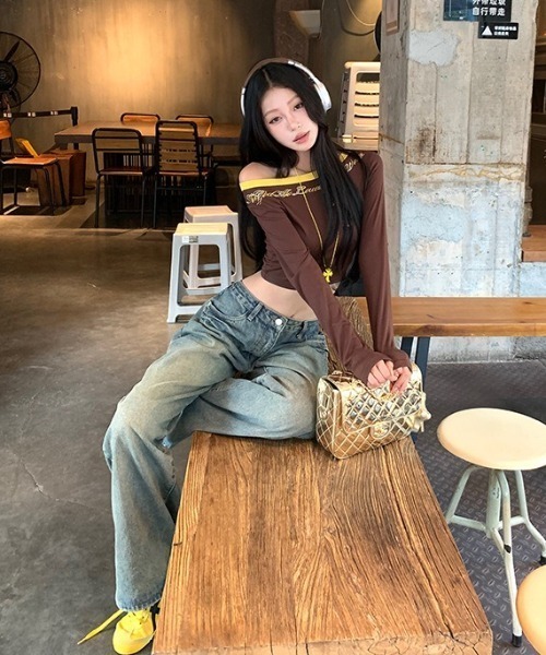 lilful（リルフル）の「ワンショルパイピング ショート丈 クロスモチーフラインストーンロンT（Tシャツ/カットソー・レディース・ブラウン/ネイビー・M/S）」の8枚目の写真