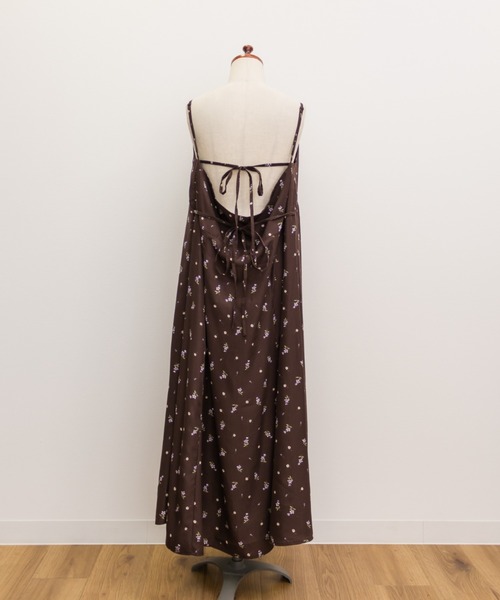 CLETTE(クレット)の「CLETTEオリジナルドレープデザイン花柄キャミワンピース(ワンピース・レディース・ブラウン/ブラック・4L/3L/LL)」の15枚目の写真