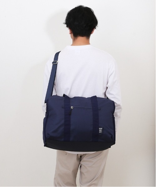 anello(アネロ)の「anello キャリー30LボストンR(ボストンバッグ・レディース・ネイビー/バーガンディー/ブラック/グレー・FREE)」の4枚目の写真