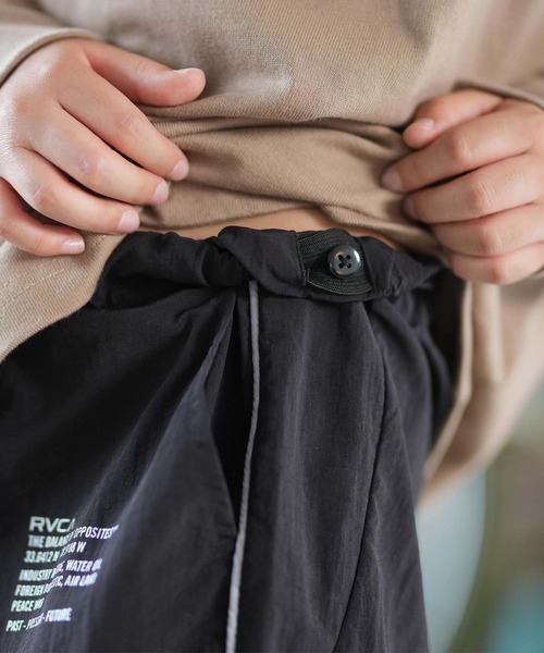 RVCA(ルーカ)の「RVCA/ルーカ MIL NYLON PT キッズ ロンパン ロングパンツ BF046-705(その他パンツ・キッズ・シルバーグレー/ブラック・160cm/150cm/140cm)」の9枚目の写真