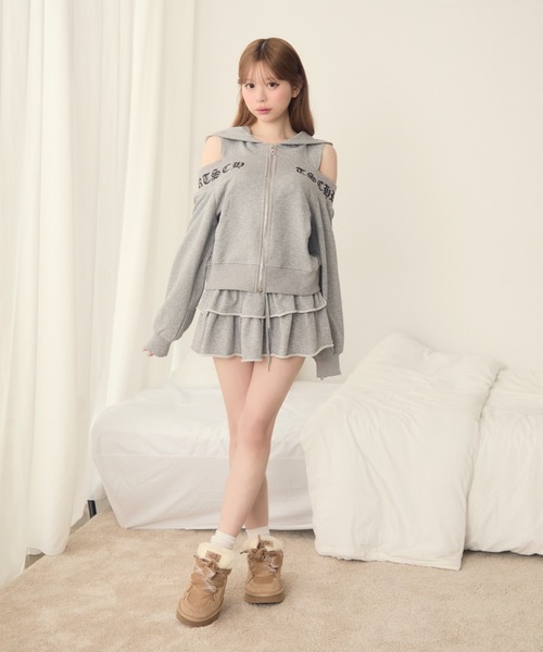 TITTY&CO.（ティティーアンドコー）の「ゴシックロゴジップパーカー（パーカー・レディース・グレー/ホワイト・FREE）」の11枚目の写真