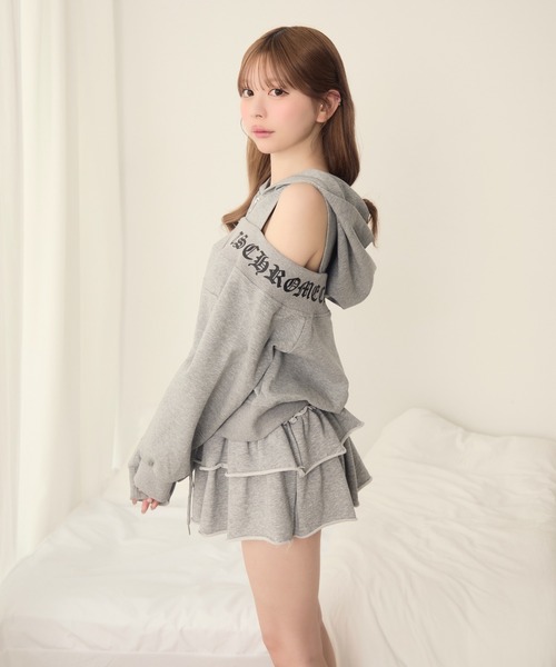 TITTY&CO.（ティティーアンドコー）の「ゴシックロゴジップパーカー（パーカー・レディース・グレー/ホワイト・FREE）」の9枚目の写真