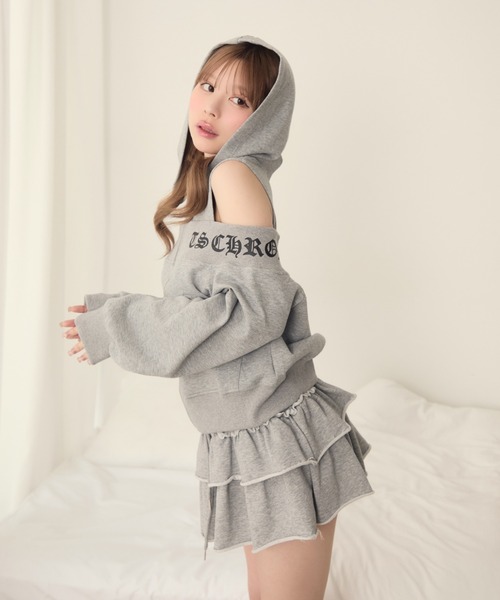 TITTY&CO.（ティティーアンドコー）の「ゴシックロゴジップパーカー（パーカー・レディース・グレー/ホワイト・FREE）」の8枚目の写真