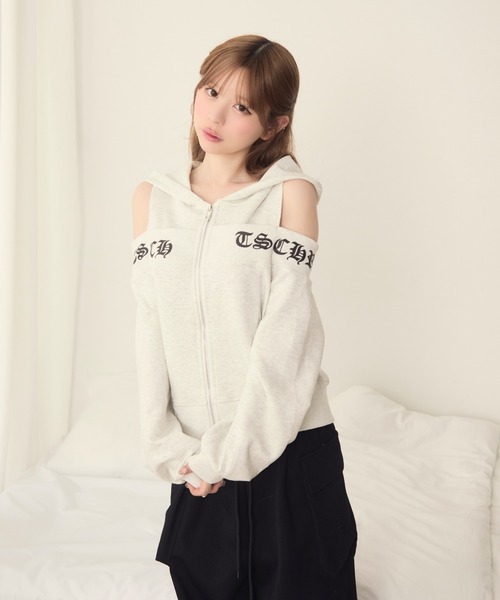 TITTY&CO.（ティティーアンドコー）の「ゴシックロゴジップパーカー（パーカー・レディース・グレー/ホワイト・FREE）」の16枚目の写真