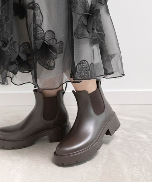 RANDA(ランダ)の「ボリュームソールサイドゴアレインブーツ(レインシューズ・レディース・ブラック/ダークブラウン・S/M)」の2枚目の写真