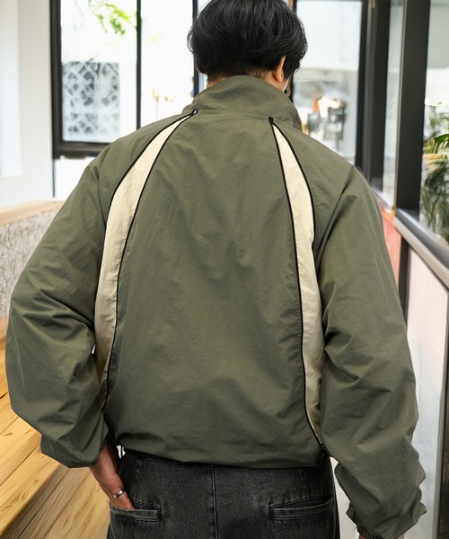L'atelier(ラトリエ)の「ボリューム袖 タスランナイロン 短丈可 フルジップ トラックジャケット(ナイロンジャケット・メンズ・カーキ系1/アイボリー系1/グレー系1/ブラック系1/カーキ系2/ブラック系2/アイボリー系2/グレー系2・LL/L/M)」の20枚目の写真