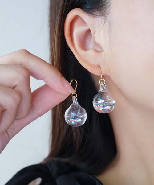 CERCA(チェルカ)の「jolie minette/お水入り オーロラ ガラス フックピアス/アレルギー対応(ピアス(両耳用)・レディース・シルバー系その他/シルバー系1/ゴールド系その他/ゴールド系1・FREE)」の13枚目の写真