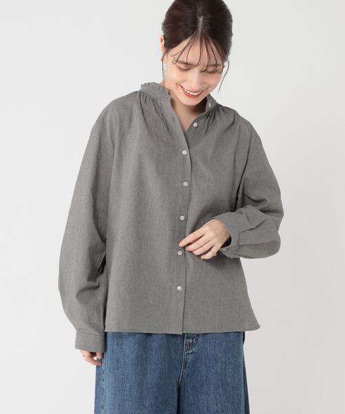 studio CLIP（スタディオクリップ）の「シングルガーゼ襟フリルブラウス（シャツ/ブラウス・レディース・アイボリー/サックスブルー/ライトグレー/その他1/オフホワイト/クリーム/ブラック・MEDIUM/LARGE）」の3枚目の写真