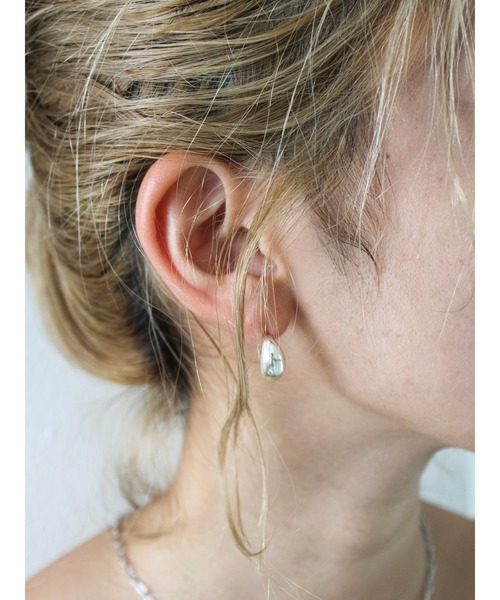 Ungrid(アングリッド)の「ミニデザインピアス(ピアス(両耳用)・レディース・シルバー/ゴールド・FREE)」の1枚目の写真