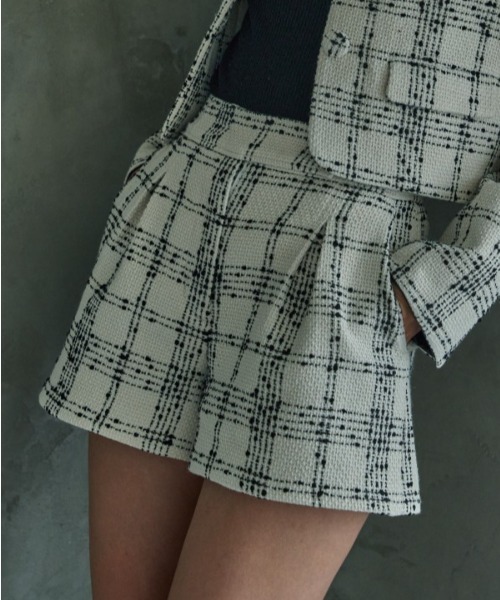 ERADIE(エラディエ)の「Tweed Check Shorts ツイードチェックショートパンツ(その他パンツ・レディース・グレー系/ホワイト系/ブラック系・FREE)」の2枚目の写真