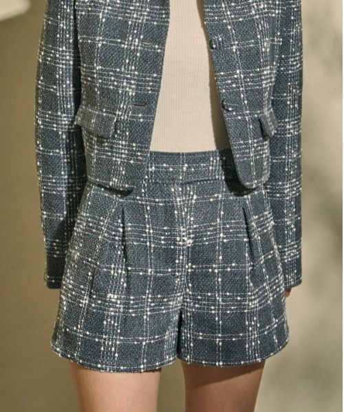 ERADIE(エラディエ)の「Tweed Check Shorts ツイードチェックショートパンツ(その他パンツ・レディース・グレー系/ホワイト系/ブラック系・FREE)」の1枚目の写真
