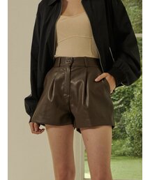 レザーピンタックバミューダバンディングショートパンツ(ブラウン)