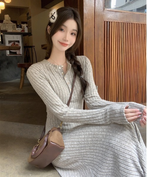 Aelina(エリナ)の「ニット長袖ワンピース(ワンピース・レディース・チャコールグレー/ベージュ・FREE)」の19枚目の写真