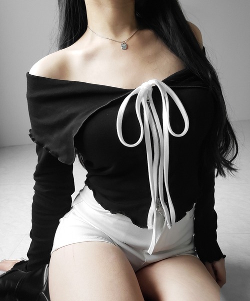 me+em select(ミームセレクト)の「【 2color 】バイカラーリボンオフショルショートトップス / bicolor ribbon off shoulder short tops ※※(Tシャツ/カットソー・レディース・ブラック/ホワイト・FREE)」の10枚目の写真
