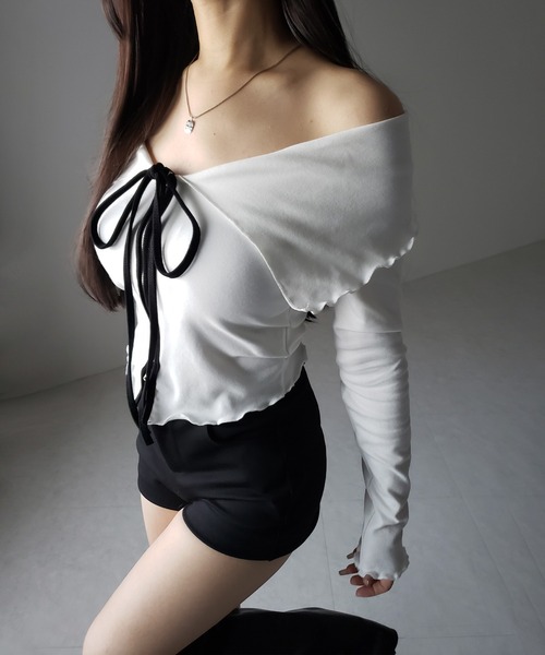 me+em select(ミームセレクト)の「【 2color 】バイカラーリボンオフショルショートトップス / bicolor ribbon off shoulder short tops ※※(Tシャツ/カットソー・レディース・ブラック/ホワイト・FREE)」の18枚目の写真